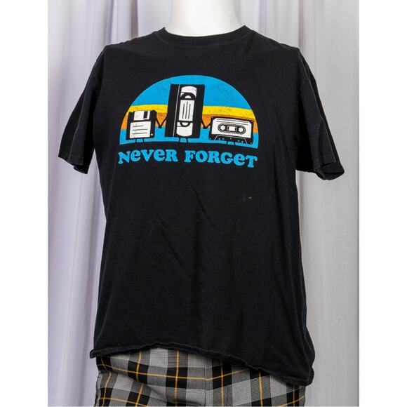 Design By Humans T-Shirt Mens Size M Never Forget Cassette Tape VHS Floppy Disk - Picture 1 of 5